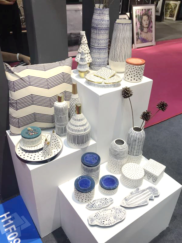 Ceramic Blue Debossed Pattern Vase Ceramic Crafts Manufacturer